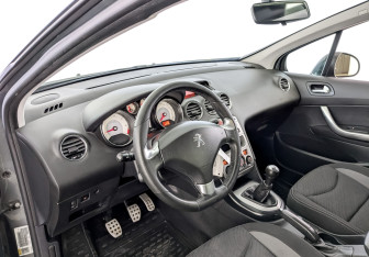 Подержанный автомобиль Peugeot 408 2016 года (15 фото)