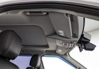 Подержанный автомобиль Land Rover Discovery 2018 года (23 фото)