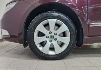 Подержанный автомобиль Skoda Superb Liftback 2012 года (12 фото)