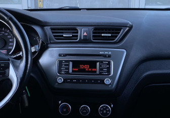 Подержанный автомобиль Kia Rio Sedan 2016 года (12 фото)
