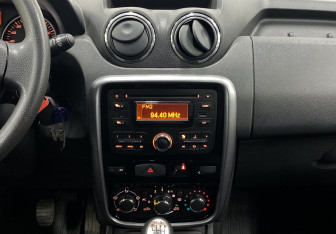 Подержанный автомобиль Renault Duster 2013 года (12 фото)