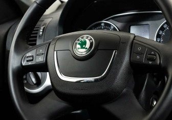 Подержанный автомобиль Skoda Octavia Liftback 2013 года (10 фото)
