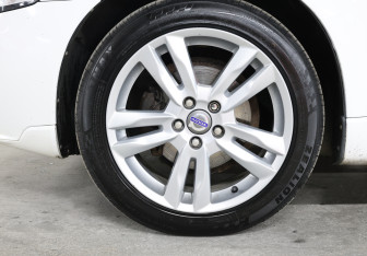 Подержанный автомобиль Volvo S40 2011 года (10 фото)