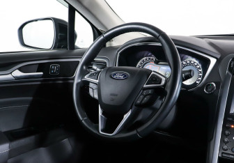 Подержанный автомобиль Ford Mondeo Sedan 2018 года (12 фото)