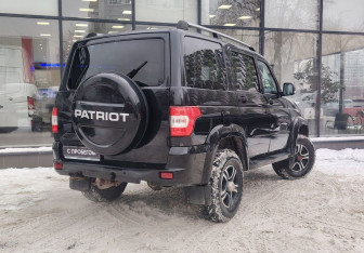 Подержанный автомобиль УАЗ Patriot 2017 года (8 фото)