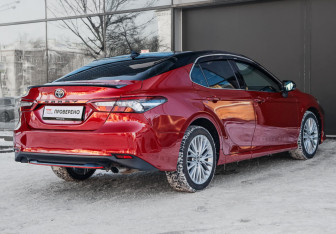 Подержанный автомобиль Toyota Camry Sedan 2021 года (5 фото)