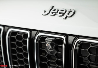 Подержанный автомобиль Jeep Grand Cherokee 2023 года (3 фото)