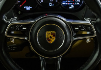 Подержанный автомобиль Porsche Macan 2016 года (12 фото)