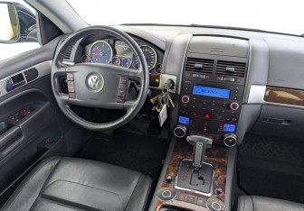 Подержанный автомобиль Volkswagen Touareg 2008 года (29 фото)