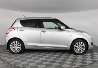 Подержанный автомобиль Suzuki Swift Hatchback 2013 года (4 фото)