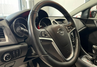 Подержанный автомобиль Opel Astra Hatchback 2012 года (13 фото)