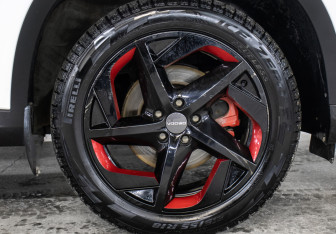 Подержанный автомобиль Omoda C5 2023 года (24 фото)