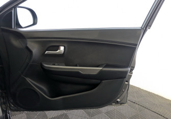 Подержанный автомобиль Kia Rio Sedan 2017 года (22 фото)