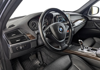 Подержанный автомобиль BMW X5 2013 года (15 фото)