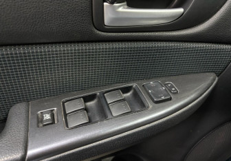 Подержанный автомобиль Mazda 6 Wagon 2005 года (16 фото)