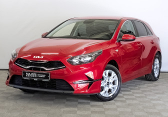 Подержанный автомобиль Kia Ceed Hatchback 2022 года (1 фото)