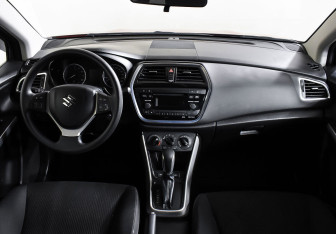 Подержанный автомобиль Suzuki SX4 Hatchback 2019 года (10 фото)