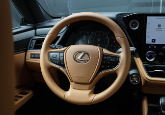 Подержанный автомобиль Lexus ES 2025 года (13 фото)