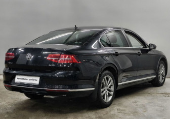 Подержанный автомобиль Volkswagen Passat Sedan 2017 года (5 фото)