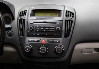 Подержанный автомобиль Kia Ceed Hatchback 2009 года (15 фото)