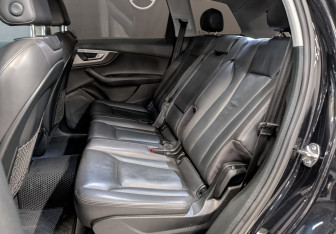 Подержанный автомобиль Audi Q7 2016 года (18 фото)