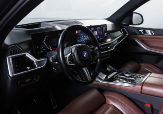 Подержанный автомобиль BMW X7 2023 года (15 фото)