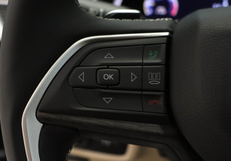 Подержанный автомобиль Jeep Grand Cherokee 2023 года (17 фото)