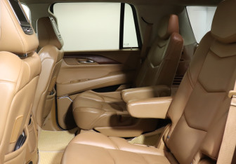 Подержанный автомобиль Cadillac Escalade Suv 2016 года (10 фото)