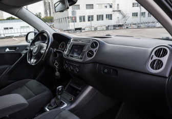 Подержанный автомобиль Volkswagen Tiguan 2016 года (14 фото)