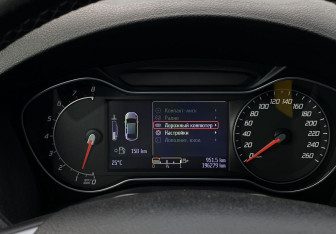 Подержанный автомобиль Ford Mondeo Sedan 2012 года (22 фото)