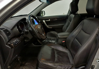 Подержанный автомобиль Kia Sorento 2011 года (21 фото)