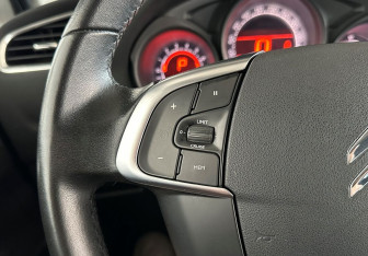 Подержанный автомобиль Citroen C4 Hatchback 2011 года (13 фото)