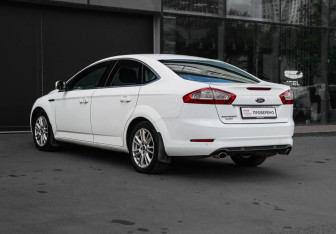Подержанный автомобиль Ford Mondeo Sedan 2012 года (6 фото)