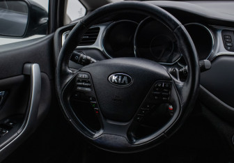 Подержанный автомобиль Kia Ceed Hatchback 2016 года (15 фото)