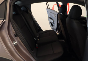 Подержанный автомобиль Kia Rio Hatchback 2021 года (19 фото)