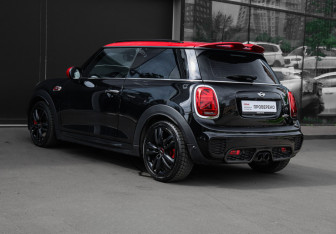 Подержанный автомобиль MINI Hatch 2016 года (6 фото)