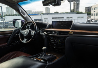 Подержанный автомобиль Lexus LX 2016 года (15 фото)