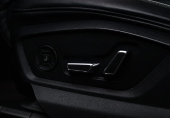 Подержанный автомобиль Audi Q8 2019 года (18 фото)