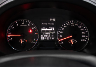 Подержанный автомобиль Nissan X-Trail 2011 года (13 фото)