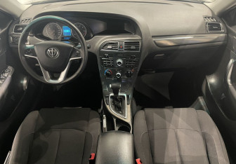 Подержанный автомобиль Brilliance V5 2014 года (10 фото)