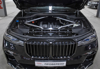 Подержанный автомобиль BMW X7 2021 года (9 фото)