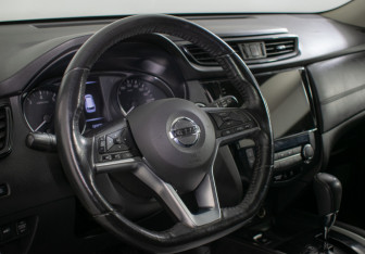 Подержанный автомобиль Nissan X-Trail 2019 года (13 фото)