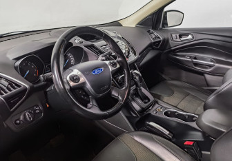 Подержанный автомобиль Ford Kuga 2014 года (8 фото)