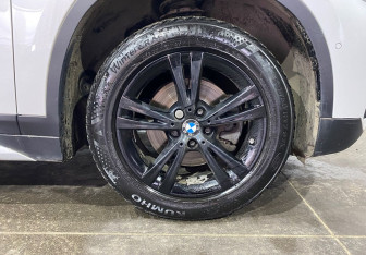 Подержанный автомобиль BMW X1 2017 года (19 фото)