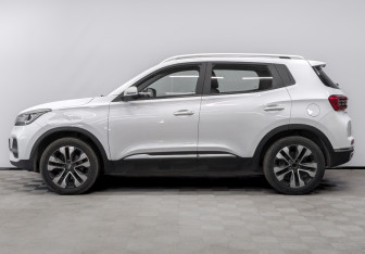 Подержанный автомобиль Chery Tiggo 4 2022 года (8 фото)