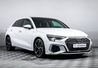 Подержанный автомобиль Audi A3 Hatchback 2021 года (3 фото)