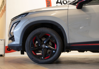 Подержанный автомобиль Omoda C5 2023 года (32 фото)