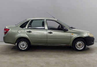 Подержанный автомобиль LADA (ВАЗ) Granta Sedan 2013 года (4 фото)