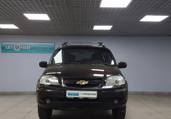 Подержанный автомобиль Chevrolet Niva 2010 года (2 фото)