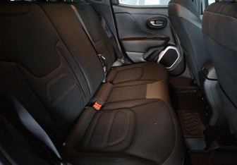 Подержанный автомобиль Jeep Renegade 2015 года (10 фото)